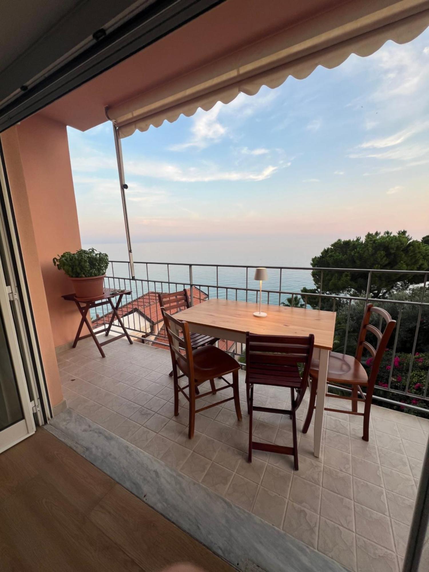 La Casa Alle Calandre Ventimiglia Exterior photo