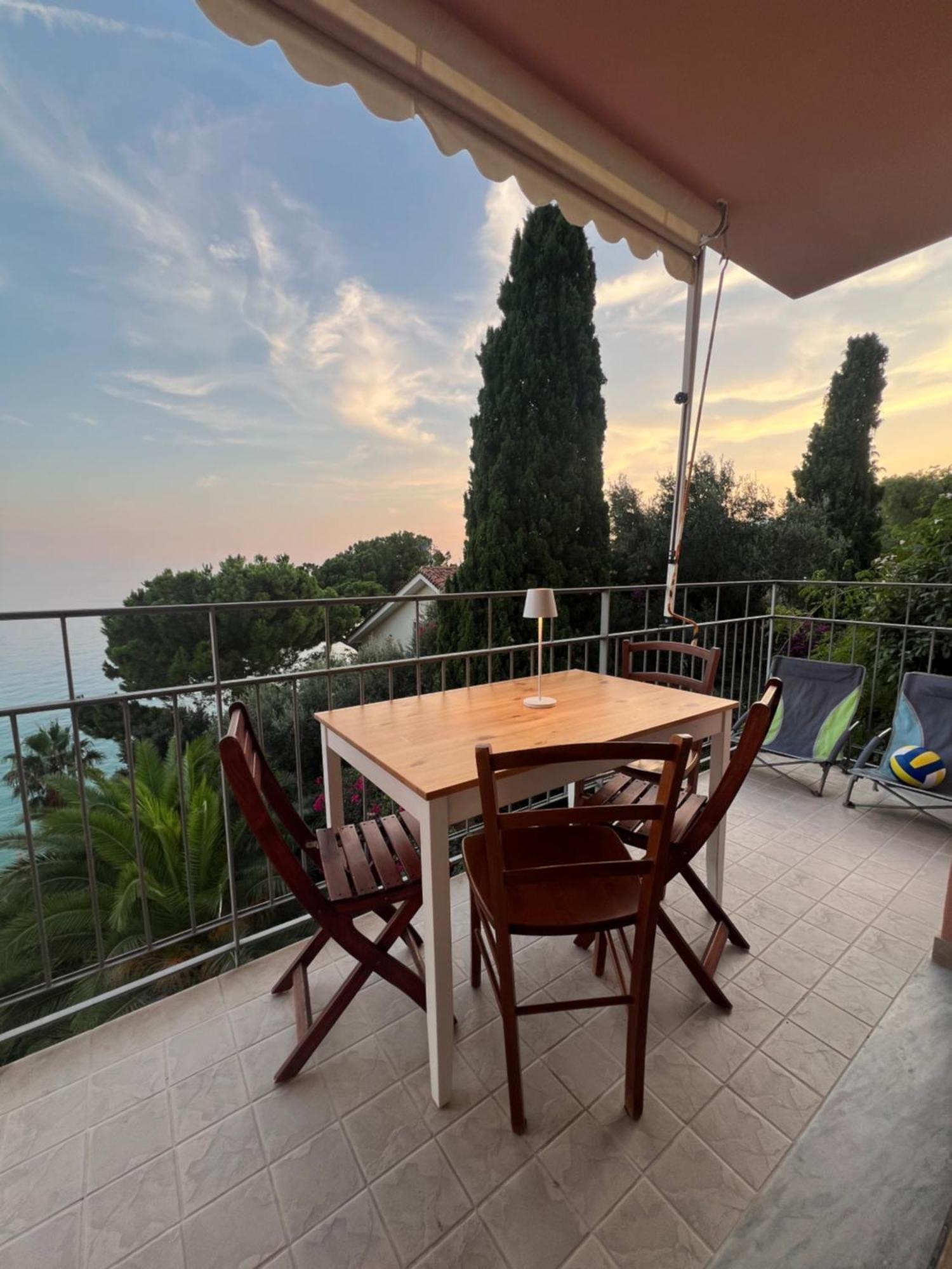 La Casa Alle Calandre Ventimiglia Exterior photo